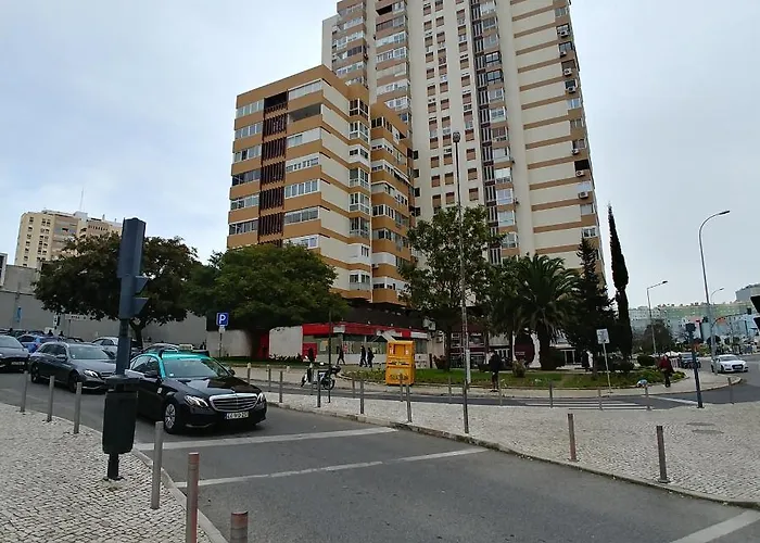 Tagus Life Areeiro ליסבון